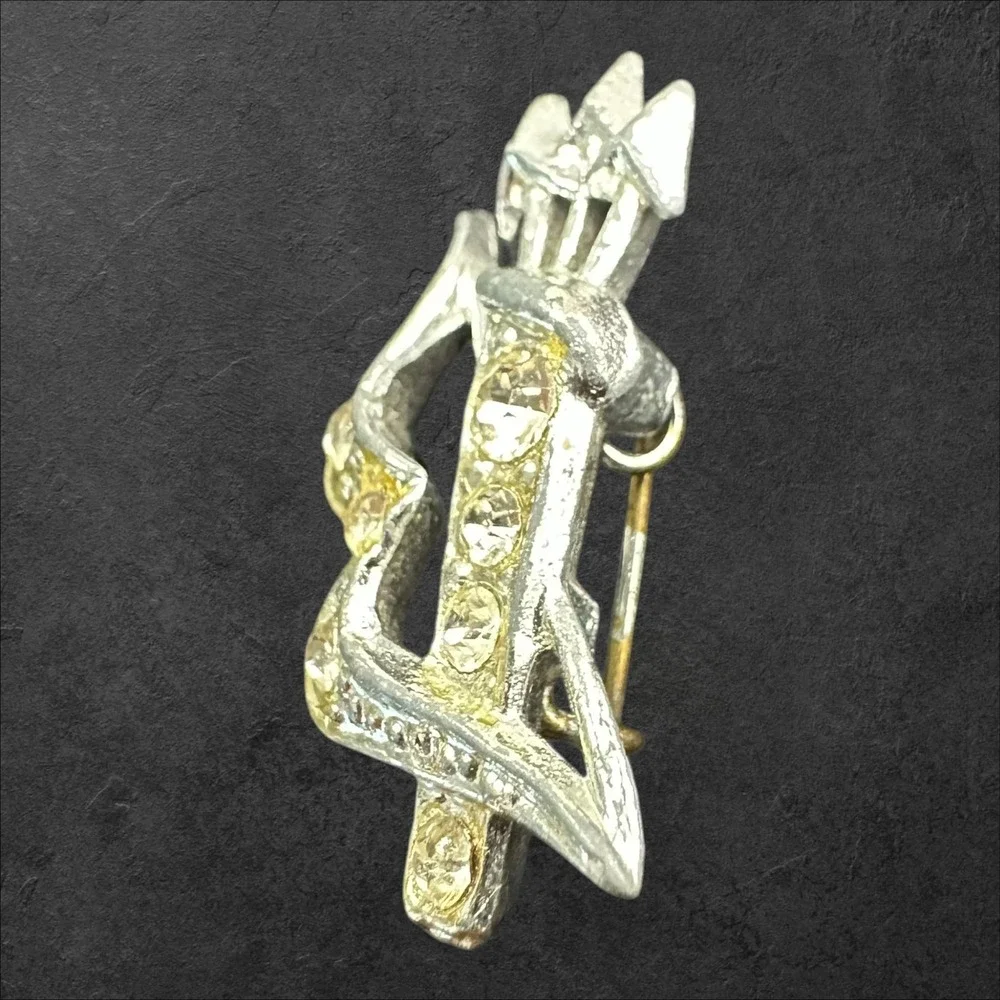 Unmarked Brooch Silver Tone Vintage Rhinestone Bow, 3 Arrows‎ & Quiver
